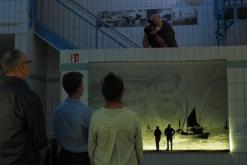 Im Netz der Zeit, Altes Kühlhaus Hafen Sassnitz, Ausstellungseröffnung, Foto © Olaf Spillner