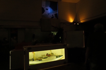 Im Netz der Zeit, Altes Kühlhaus Hafen Sassnitz, Ausstellungseröffnung, Foto © Olaf Spillner