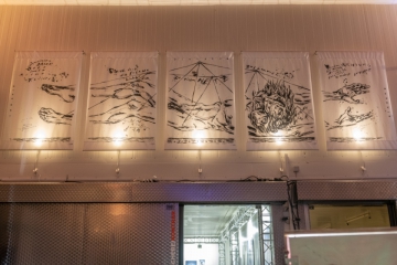 Ausstellung im ehemaligen Kühlhaus in Sassnitz Hafen / Titel : IM NETZ DER ZEIT /Eröffnung der AusstellungDorfstrasse 8a 18586 Baabe 0152 0931 48632021-07-31_Ausstellung_Eröffnung_IM_NETZ_DER_ZEIT_320.jpg