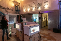 Ausstellung im ehemaligen Kühlhaus in Sassnitz Hafen / Titel : IM NETZ DER ZEIT /Dokumentation der AusstellungDorfstrasse 8a 18586 Baabe 0152 0931 48632021-07-31_Ausstellung_Dokumetation_IM_NETZ_DER_ZEIT_91.jpg
